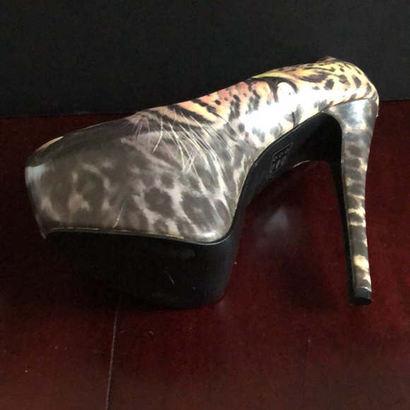 Iron Fist High Heels - Picture 6 of 6